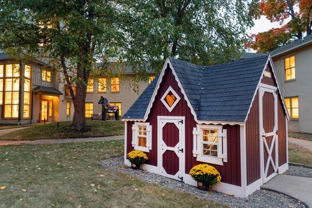 Scandinavian Living Center image