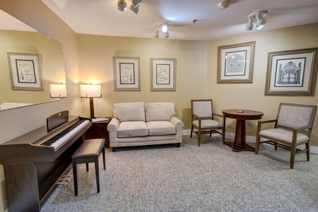 Redwood Heights Assisted Living image