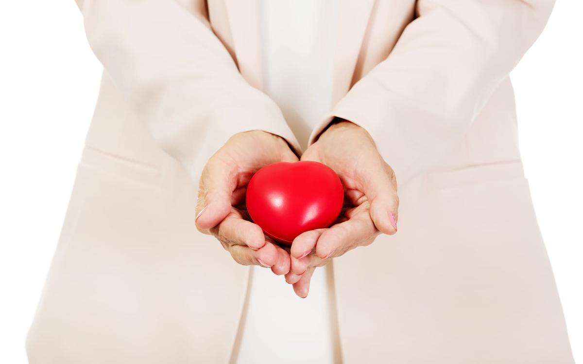 3 Best Medical Alerts Systems for Those with Pacemakers - Hero Image