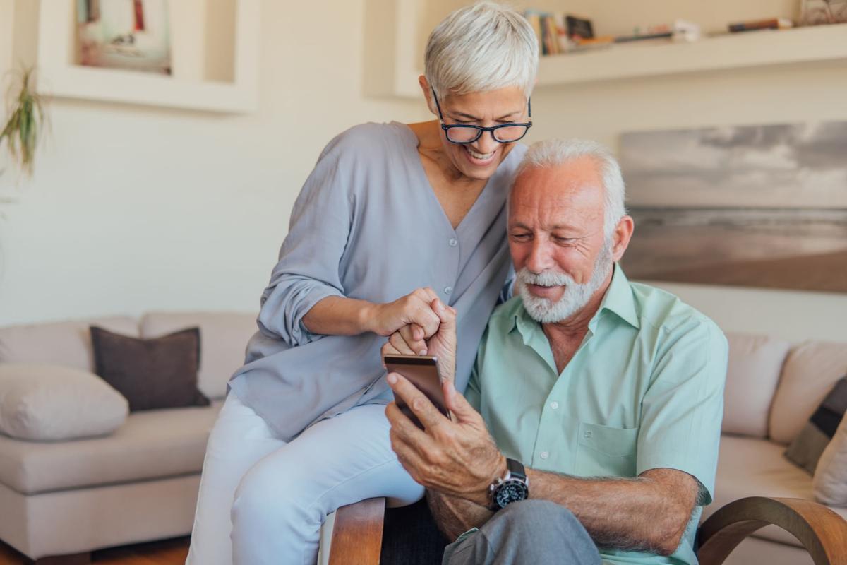 What are the Best Medical Alert Apps? - Hero Image