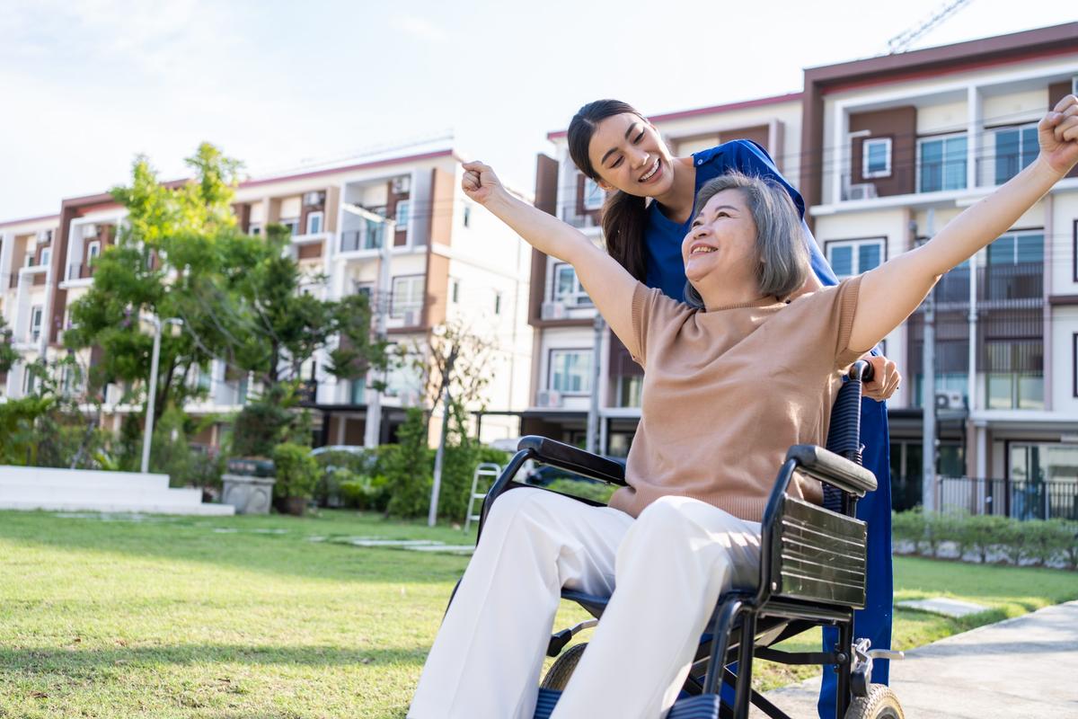 Finding Assisted Living For Chinese American Seniors - Hero Image