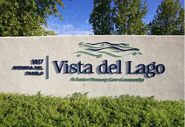 Vista Del Lago image