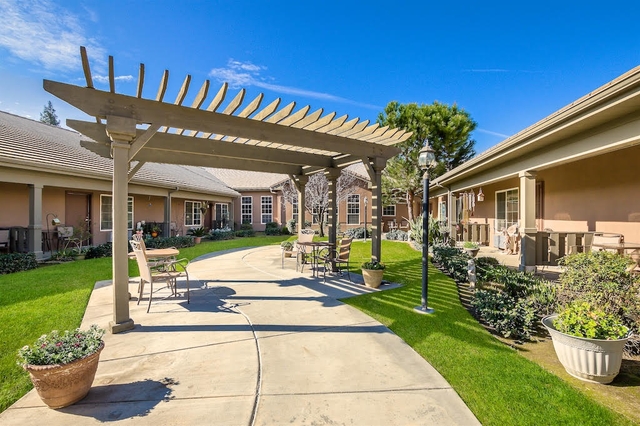 Pacifica Senior Living Bakersfield image